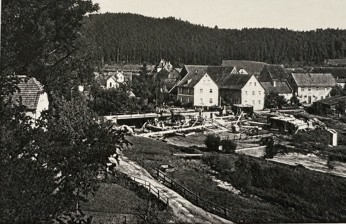 Alte Brücke und neue Brücke im Bau 16.9.1954