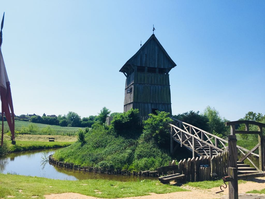 Rekonstruierte Turmhügelburg in Lütjenburg
